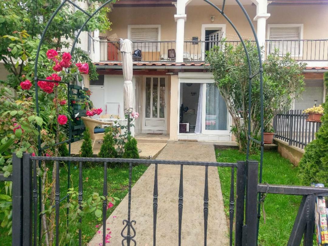 Lovely Apartment With Garden And Terrace リエカ エクステリア 写真